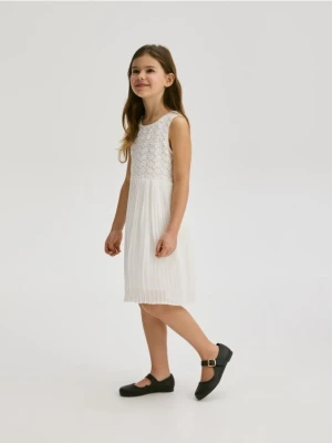 Reserved - Sukienka z koronkową górą - biały