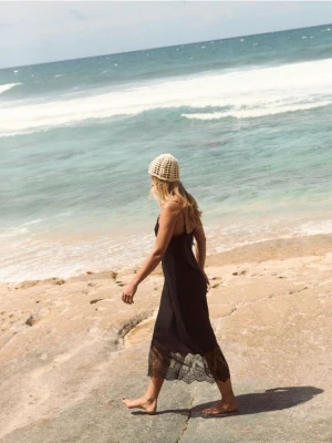 Reserved - Sukienka z lnem - czarny