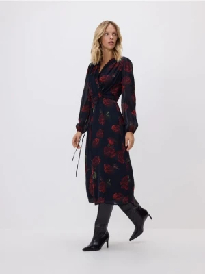 Reserved - Sukienka z nadrukiem w róże - czarny