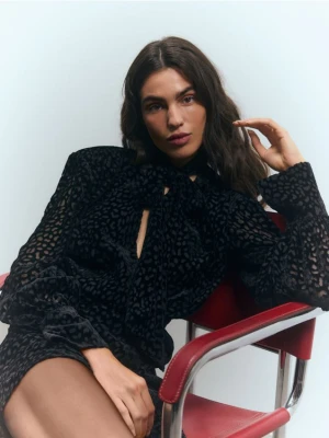 Reserved - Sukienka z ozdobną szarfą - czarny