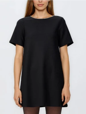Reserved - Sukienka z ozdobnym dekoltem - czarny