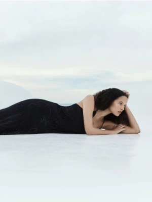 Reserved - Sukienka z ozdobnym haftem - czarny