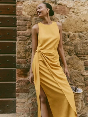 Reserved - Sukienka z ozdobnym wiązaniem - musztardowy