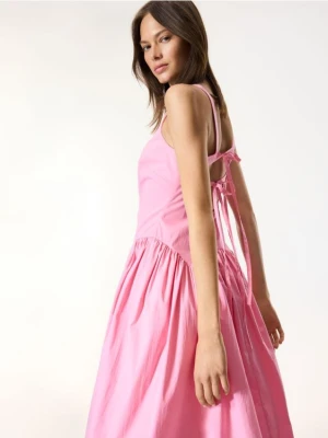 Reserved - Sukienka z ozdobnym wiązaniem - różowy