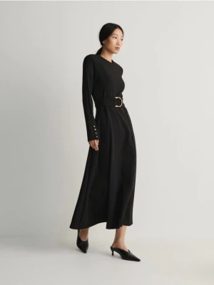 Reserved - Sukienka z paskiem w talii - czarny