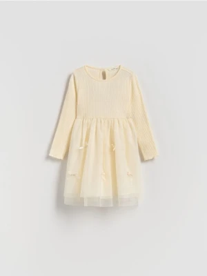 Reserved - Sukienka z tiulowym dołem - kremowy