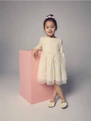 Reserved - Sukienka z tiulowym dołem - kremowy