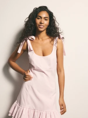 Reserved - Sukienka z wiązaniami przy ramionach - pastelowy róż