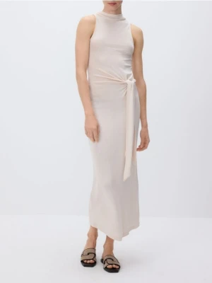 Reserved - Sukienka z wiązaniem - kremowy