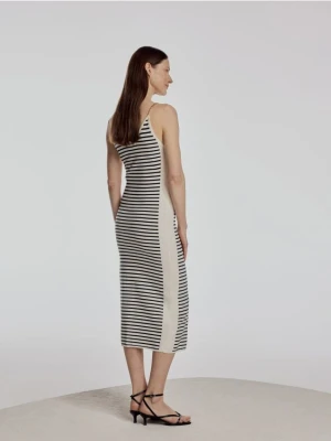 Reserved - Sukienka z wiskozą na ramiączkach - wielobarwny