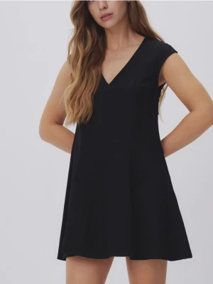 Reserved - Sukienka z wycięciem na plecach - czarny