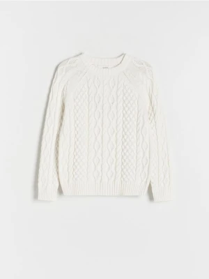 Reserved - Sweter o warkoczowym splocie - złamana biel