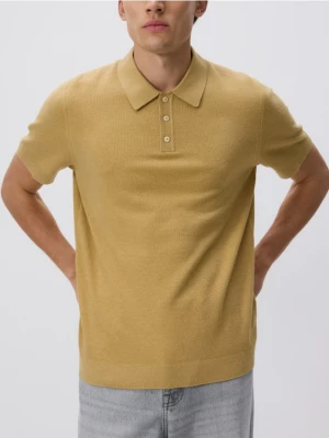 Reserved - Sweter polo z bawełną - musztardowy