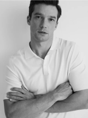 Reserved - Sweter polo z wiskozą - biały