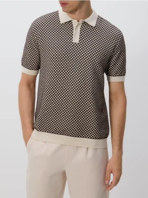 Reserved - Sweter polo ze strukturalnej dzianiny - ciemnobrązowy