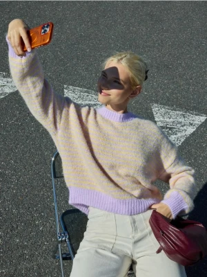 Reserved - Sweter w paski - wielobarwny