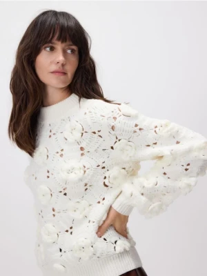 Reserved - Sweter z aplikacją 3D - złamana biel