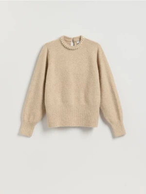 Reserved - Sweter z aplikacją - beżowy