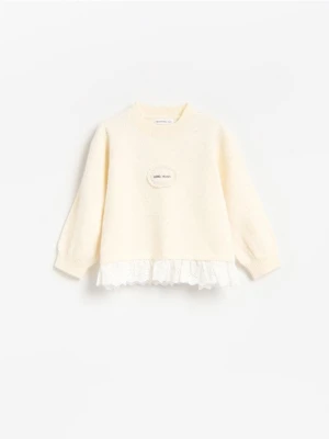 Reserved - Sweter z aplikacją - kremowy
