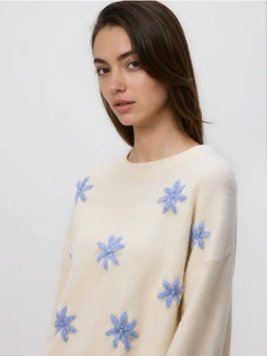 Reserved - Sweter z aplikacjami 3D - wielobarwny