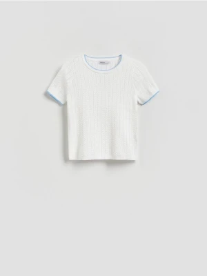 Reserved - Sweter z ażurowym wzorem - kremowy