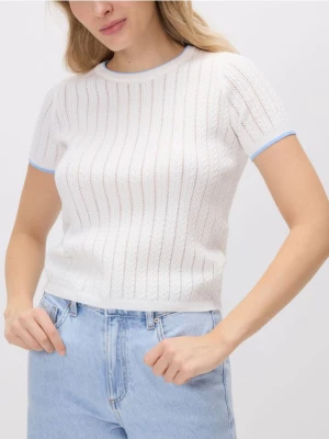 Reserved - Sweter z ażurowym wzorem - kremowy