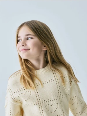 Reserved - Sweter z ażurowym wzorem - złamana biel