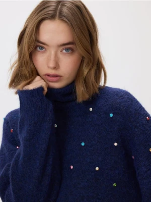 Reserved - Sweter z błyszczącą aplikacją - granatowy