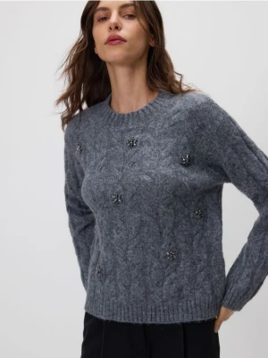 Reserved - Sweter z błyszczącą aplikacją - szary