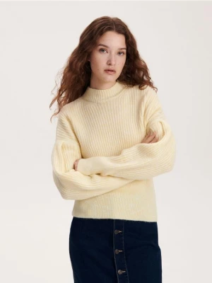 Reserved - Sweter z bufiastym rękawem - jasnożółty