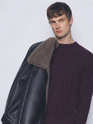 Reserved - Sweter z dekoracyjnym splotem - bordowy