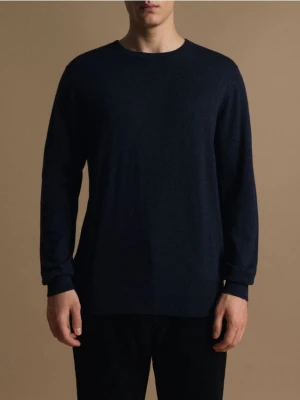 Reserved - Sweter z domieszką kaszmiru - granatowy