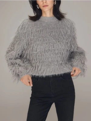 Reserved - Sweter z frędzlami - jasnoszary
