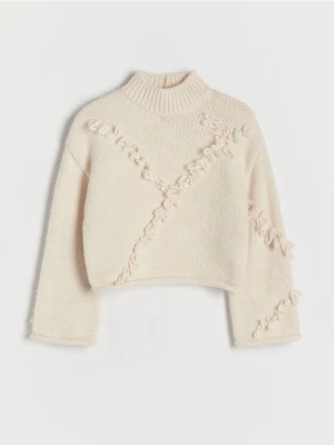 Reserved - Sweter z frędzlami - złamana biel