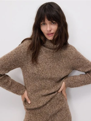 Reserved - Sweter z golfem - brązowy