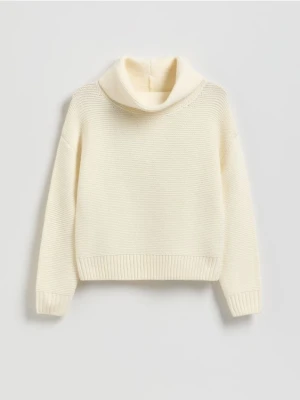 Reserved - Sweter z golfem - złamana biel