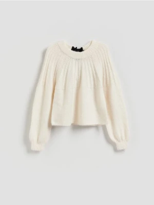 Reserved - Sweter z kokardką z tyłu - złamana biel