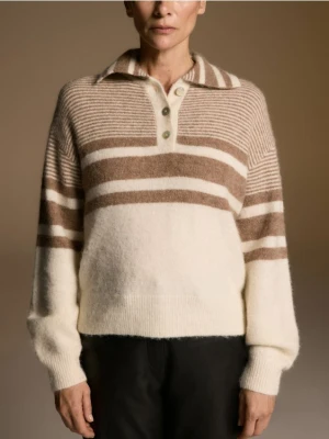 Reserved - Sweter z kołnierzykiem - złamana biel