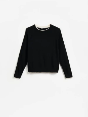 Reserved - Sweter z kontrastową lamówką - czarny