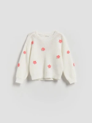 Reserved - Sweter z kwiatowym haftem - złamana biel
