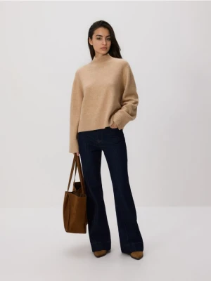 Reserved - Sweter z niskim golfem - beżowy
