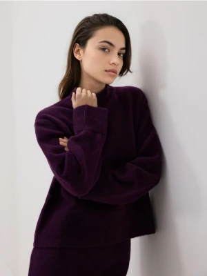 Reserved - Sweter z niskim golfem - mahoniowy