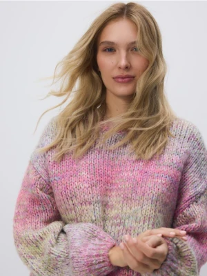 Reserved - Sweter z obniżoną linią ramion - różowy