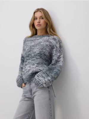 Reserved - Sweter z obniżoną linią ramion - szary