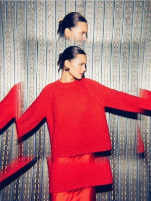 Reserved - Sweter z ozdobnym detalem - czerwony