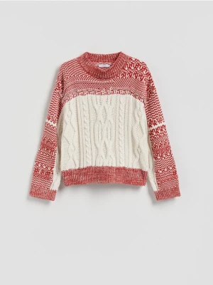 Reserved - Sweter z ozdobnym splotem - wielobarwny