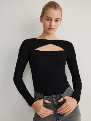 Reserved - Sweter z ozdobnym wycięciem - czarny