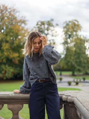 Reserved - Sweter z ozdobnymi aplikacjami - szary