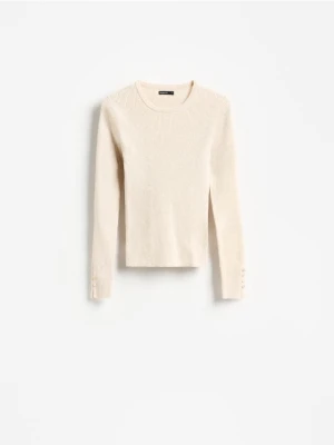 Reserved - Sweter z ozdobnymi guzikami - beżowy