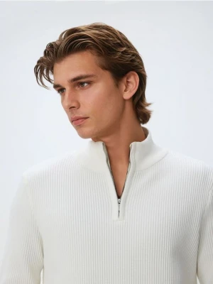 Reserved - Sweter z rozpinaną stójką - biały